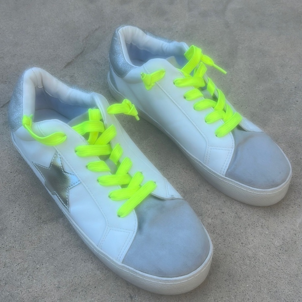 Madden Girl Linlee Silver Star Shimmer Sneaker Women's Size 8